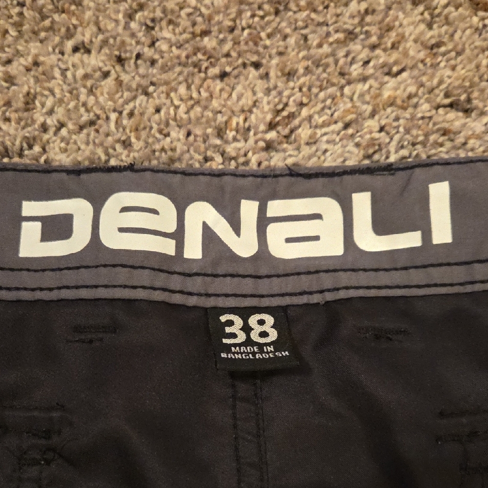 Denali Black Cargo Shorts Men's Size 38 - Picture 2 of 5